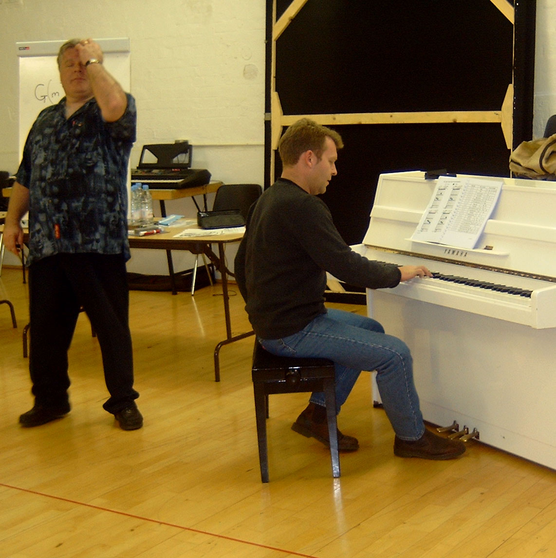 Duncan Lorien teaching at the Understanding of Music seminar